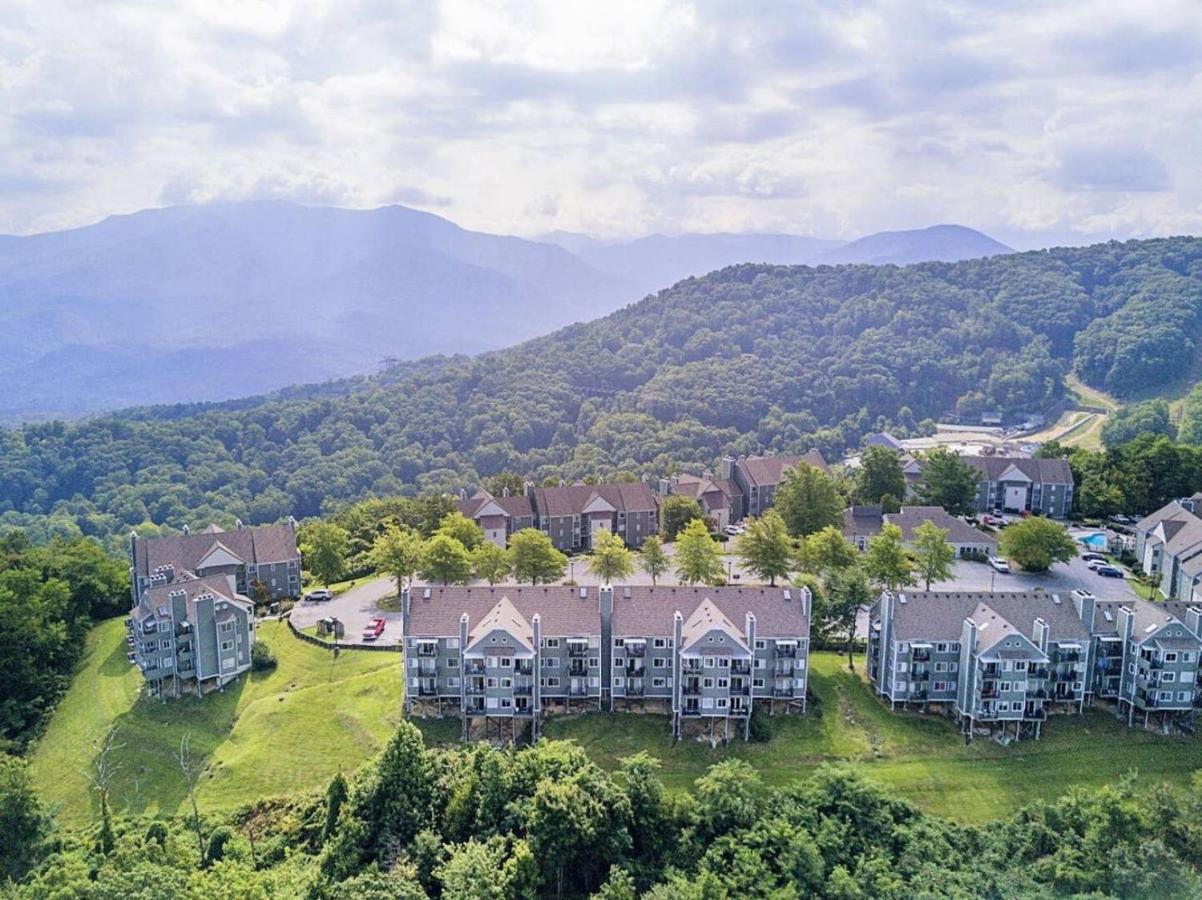 Wow Views!!-Mountain Escape-Outdoor Pool-Close To Downtown-Wifi-Cable-Private Balcony 개틀린버그 외부 사진