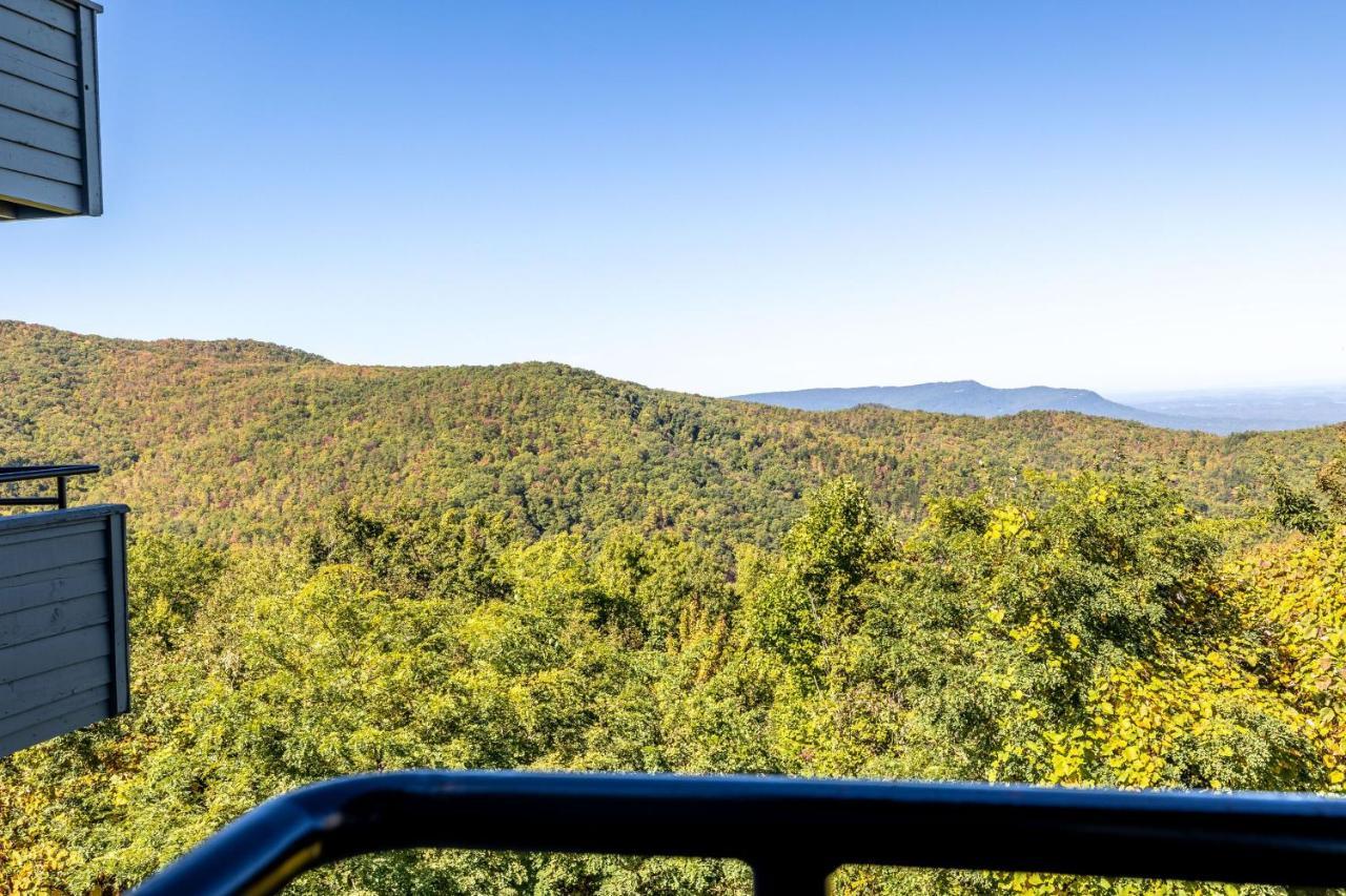 Wow Views!!-Mountain Escape-Outdoor Pool-Close To Downtown-Wifi-Cable-Private Balcony 개틀린버그 외부 사진