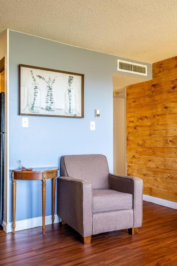 Wow Views!!-Mountain Escape-Outdoor Pool-Close To Downtown-Wifi-Cable-Private Balcony 개틀린버그 외부 사진