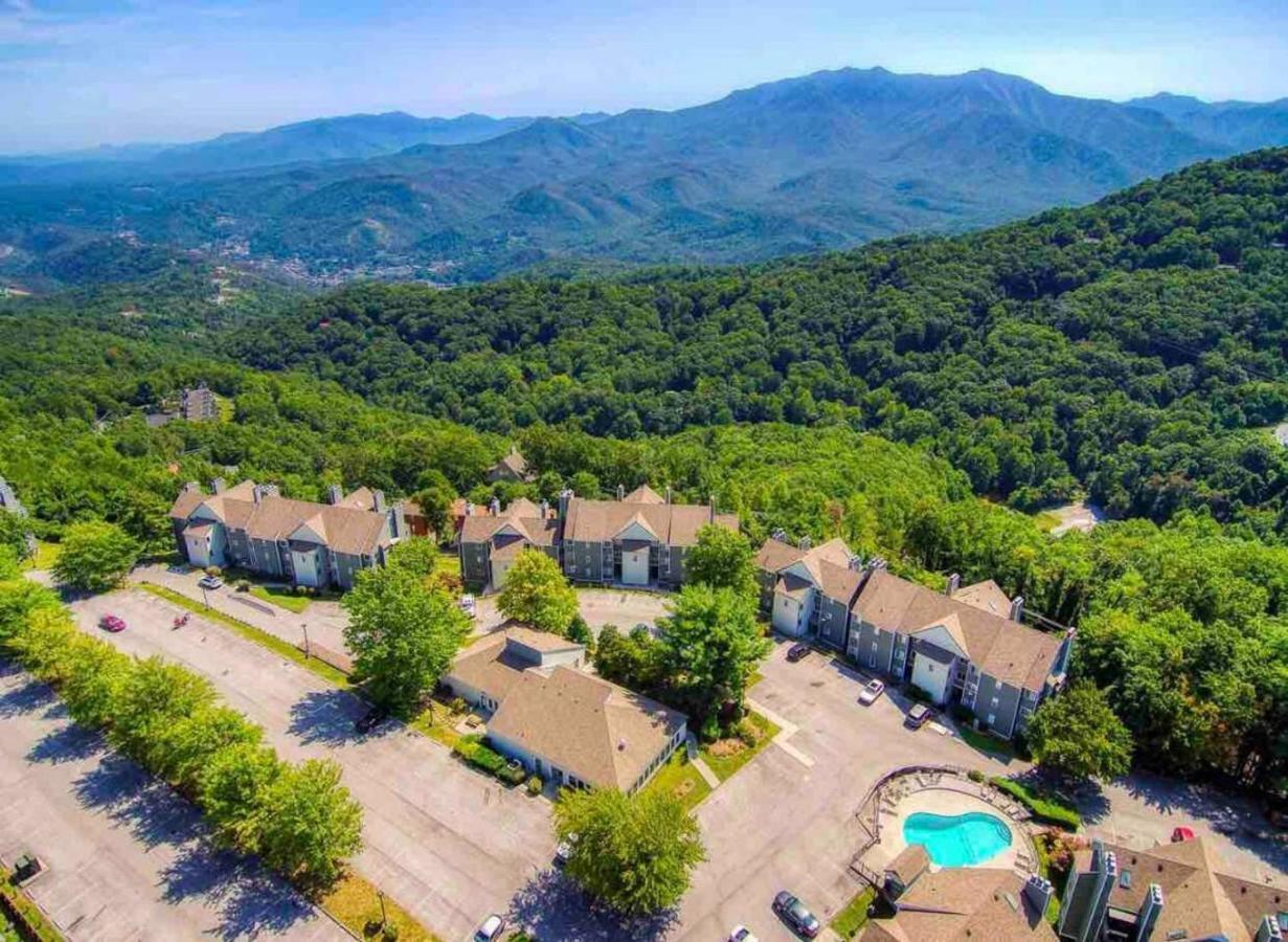 Wow Views!!-Mountain Escape-Outdoor Pool-Close To Downtown-Wifi-Cable-Private Balcony 개틀린버그 외부 사진