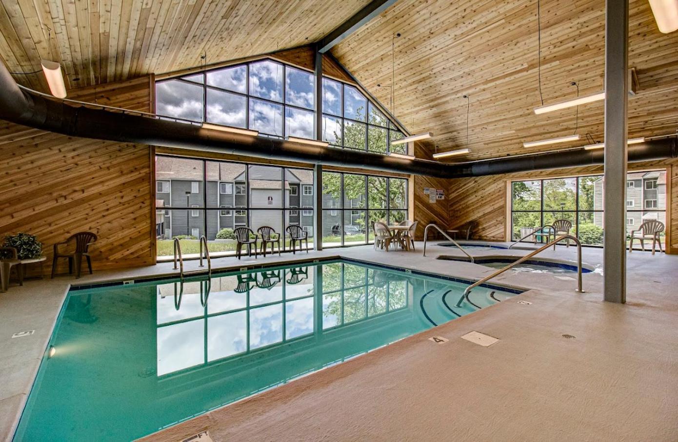 Wow Views!!-Mountain Escape-Outdoor Pool-Close To Downtown-Wifi-Cable-Private Balcony 개틀린버그 외부 사진