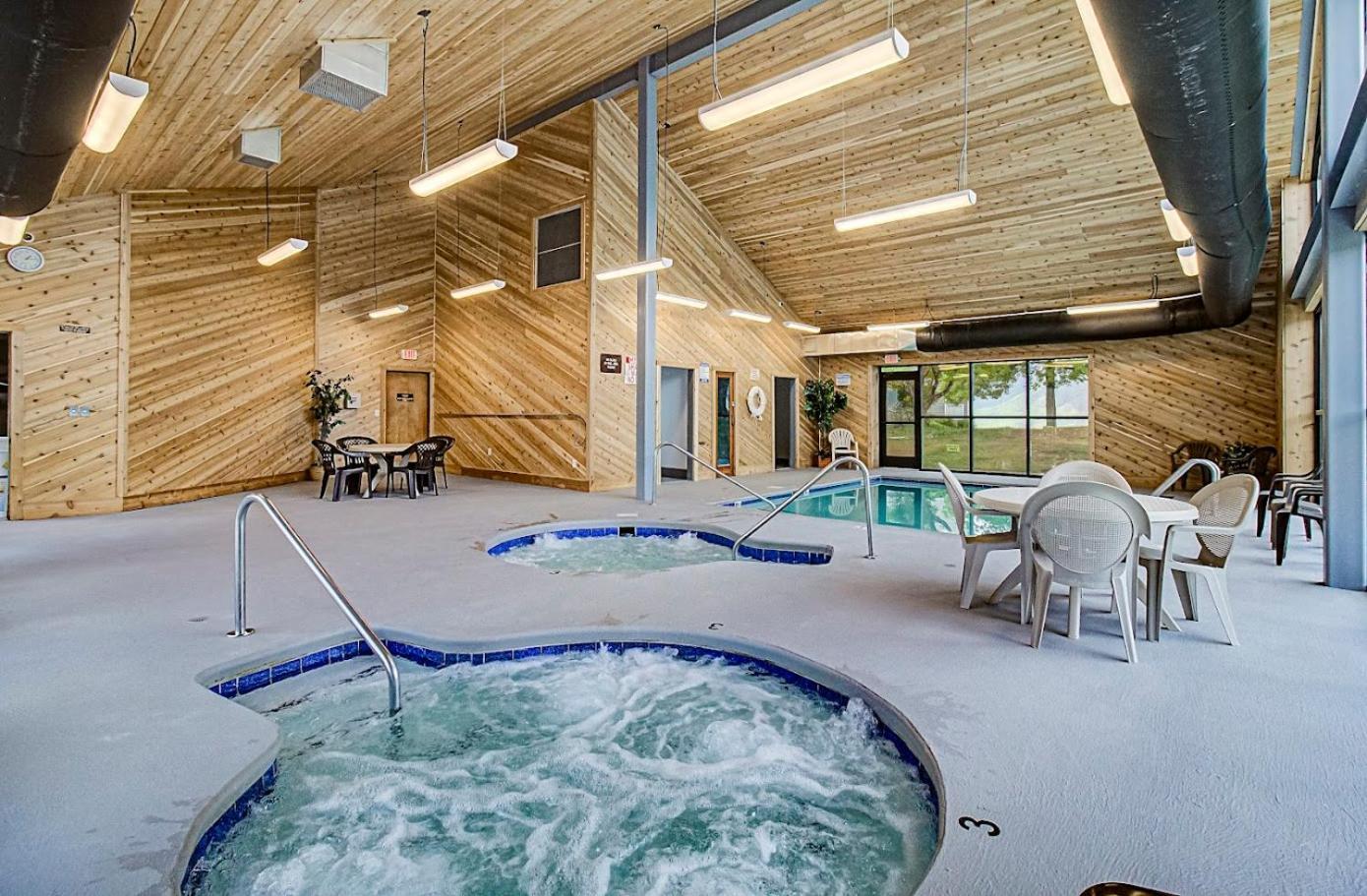 Wow Views!!-Mountain Escape-Outdoor Pool-Close To Downtown-Wifi-Cable-Private Balcony 개틀린버그 외부 사진